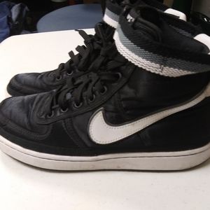 Nike Mens Shoes size 7.5